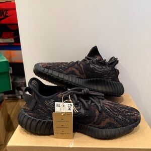 Adidas Yeezy Boost 350 V2 “MX Rock” – Size 8 (Men’s) / 9.5 (Women’s) – Brand New